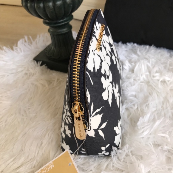 MICHAEL KORS TRAVEL COSMETIC BAG - Picture 4 of 5